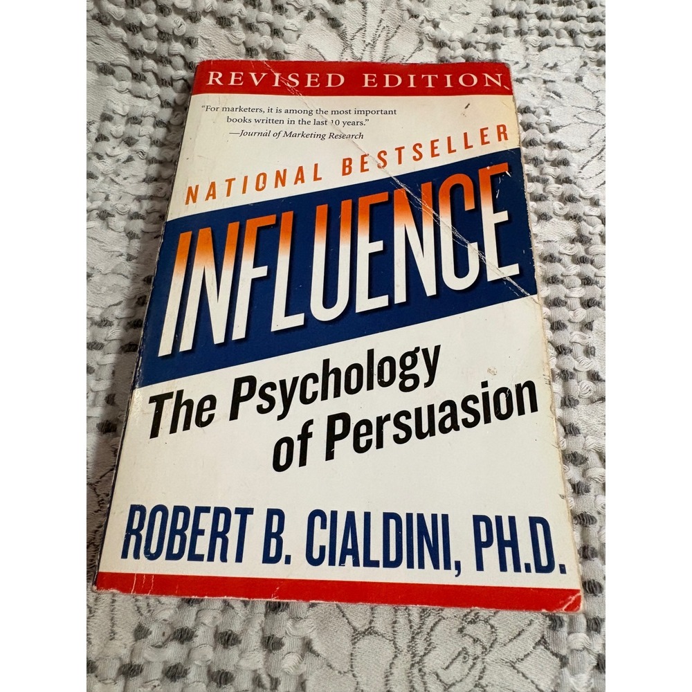 Influence The Psychology of Persuasion Robert Cialdini Revised Edition Paperback